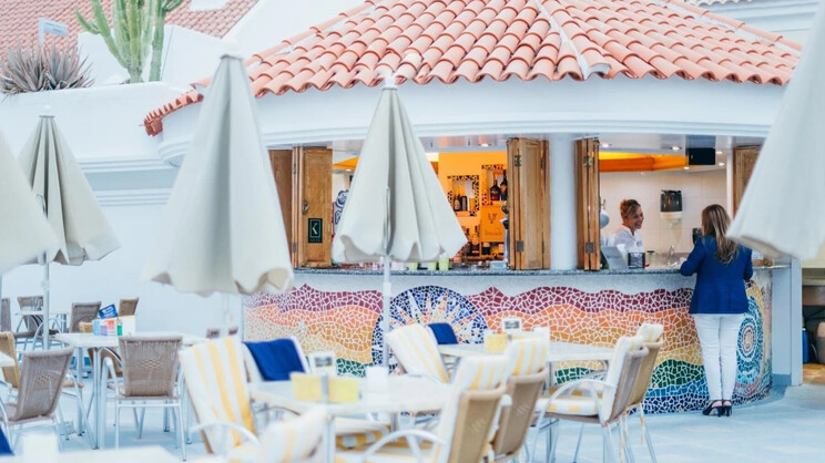 Ona Hollywood Mirage